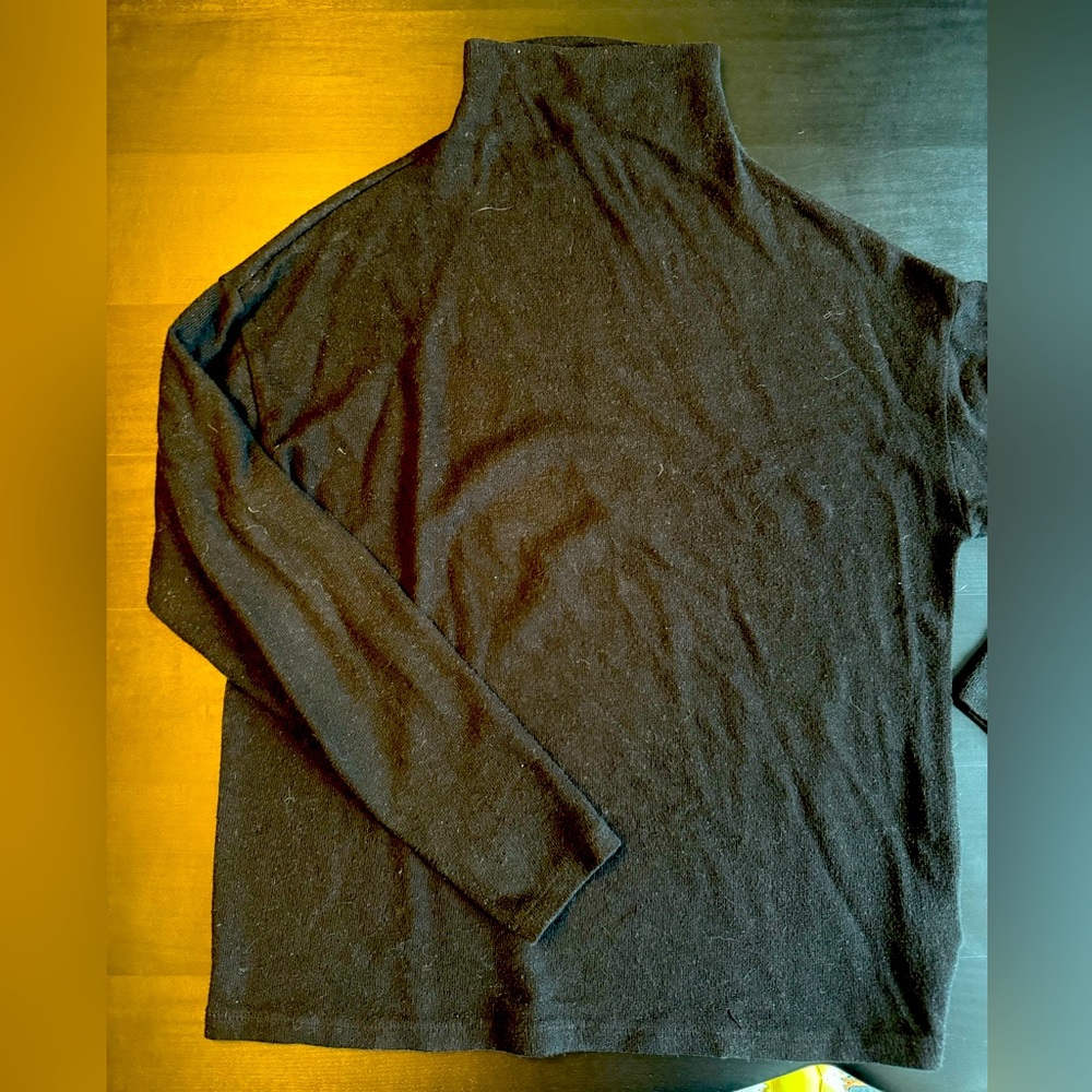 Reformation Mock Neck sweater. Black size XS